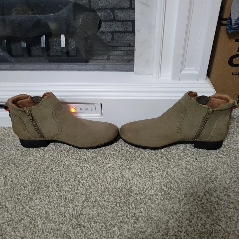 Cobb Hill Boots Womens Green And Brown Ankle Bootie Side Zip, Size 9.5